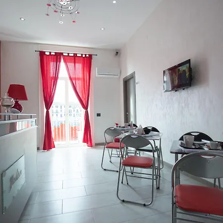 Madison 3* ナポリ